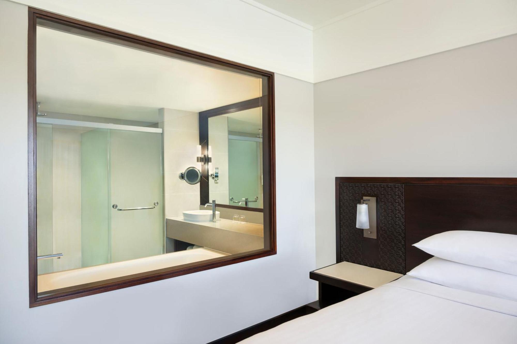 Guest room 1 King Lagoon View