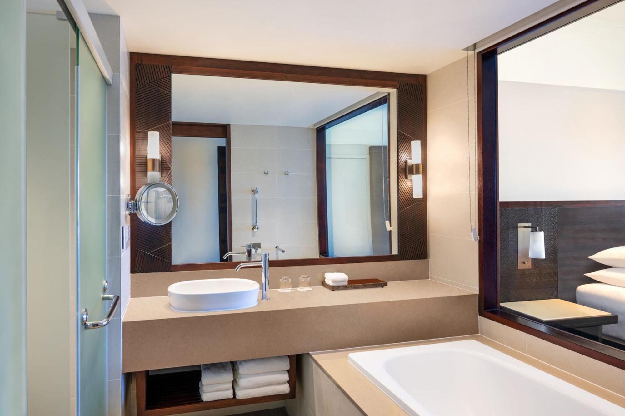Guest room 1 King Lagoon View